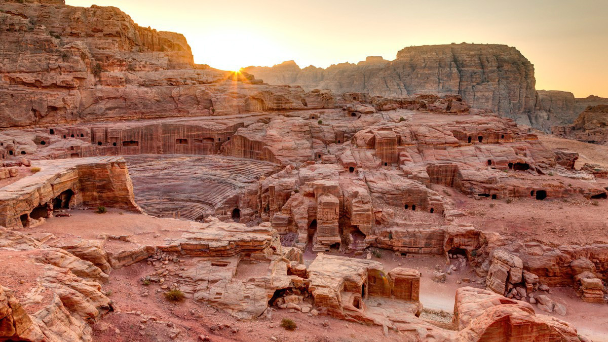 Đến năm 1985, khu vực khảo cổ học Petra đã được UNESCO công nhận là Di sản văn hóa thế giới với lời mô tả: đây là "một trong những tài sản văn hóa quý giá nhất của nhân loại". Ảnh: Culture Trip.