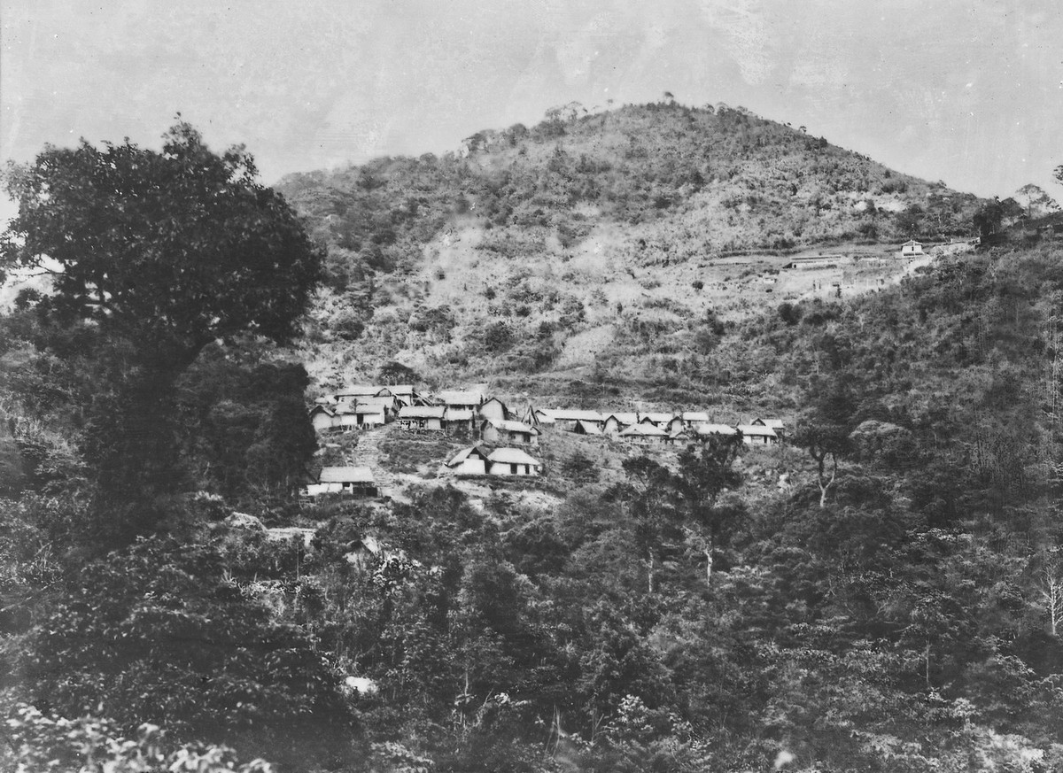 Ngôi làng của người Việt gần khu nghỉ mát.