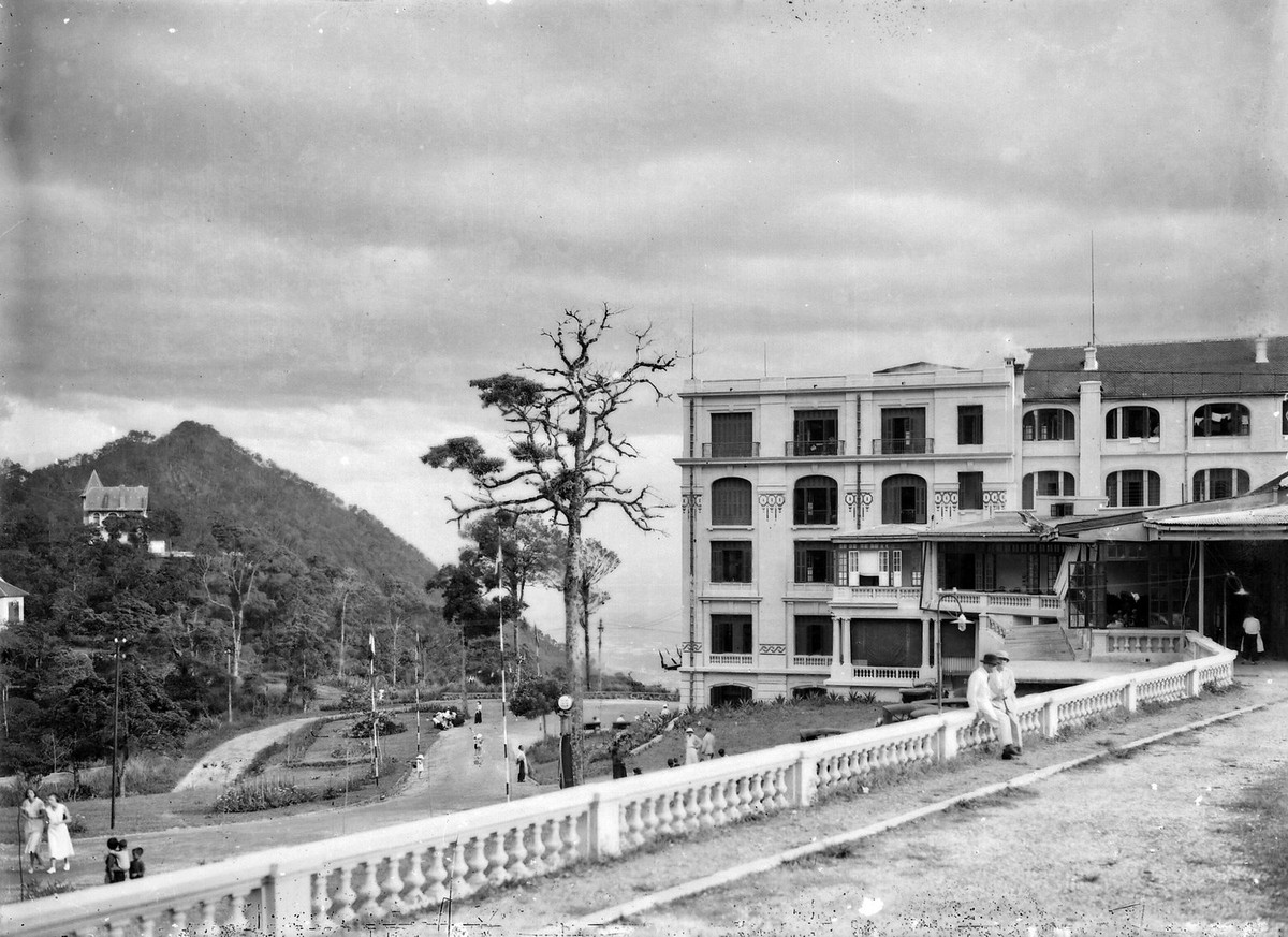 Khoảng sân trên cao của khách sạn Thác Bạc.