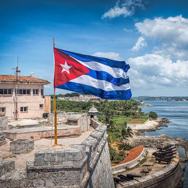 Quốc khánh Cuba là ngày 1/1/1959 đánh dấu sự chiến thắng của phong trào cách mạng Cuba do lãnh tụ Fidel Castro khởi xướng. Kể từ đó, Cuba đã đạt được nhiều thành tựu to lớn về xã hội, y tế, giáo dục, là tấm gương phát triển cho nhiều quốc gia thế giới thứ ba.