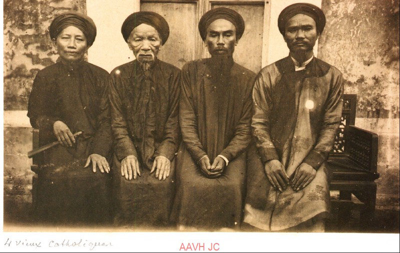 Bốn chức sắc Công giáo ở Hà Nội.
