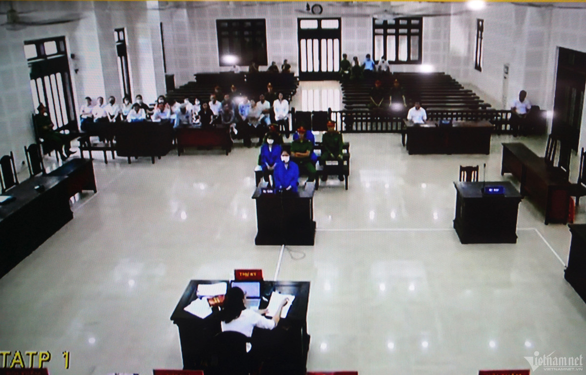 Cựu Giám đốc CDC Đà Nẵng lĩnh 11 năm tù vì tham ô - Hình 2 Cuu Giam doc CDC Da Nang linh 11 nam tu vi tham o-Hinh-2