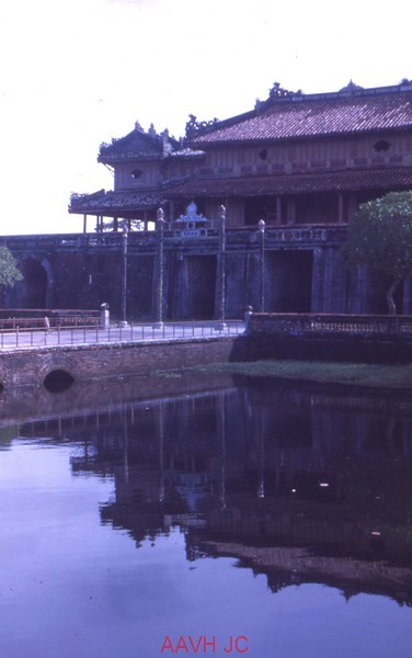 Góc nhìn từ hồ Thái Dịch.