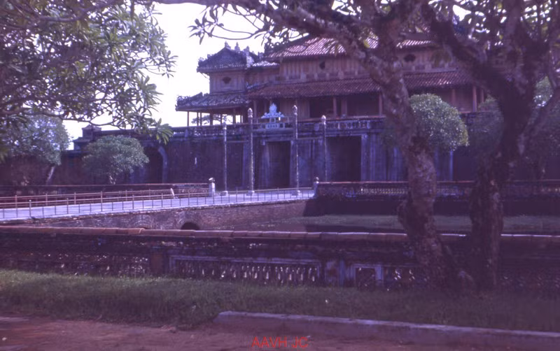 Một hình ảnh khác về Ngọ Môn.