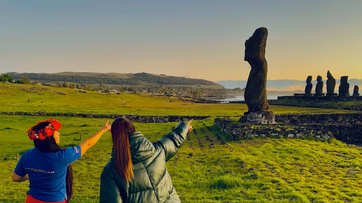 Ý nghĩa của những bức tượng đồ sộ này vẫn là bí ẩn với con người hiện đại. Có thể người Rapa Nui cổ coi Moai là biểu tượng cho tổ tiên đã mất, hoặc hiện thân cho các vị thủ lĩnh nhiều quyền lực đang sống, và cũng có thể mang hàm ý về sự duy trì nòi giống, mong cầu mùa màng bội thu... Ảnh: Rapa Nui National Park.