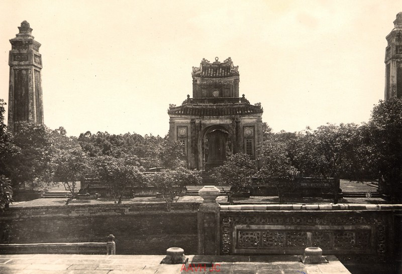 Nhà bia của lăng Tự Đức.