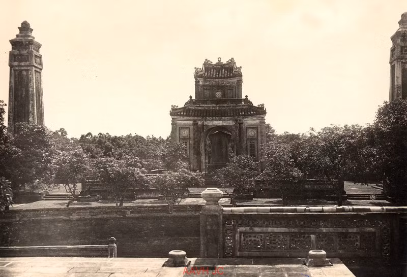 Nhà bia của lăng Tự Đức.