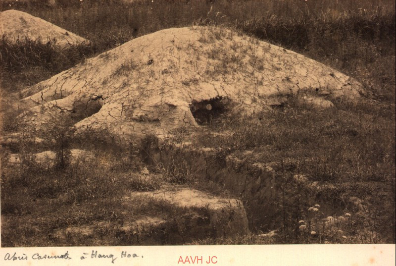 Lỗ châu mai của lô cốt.