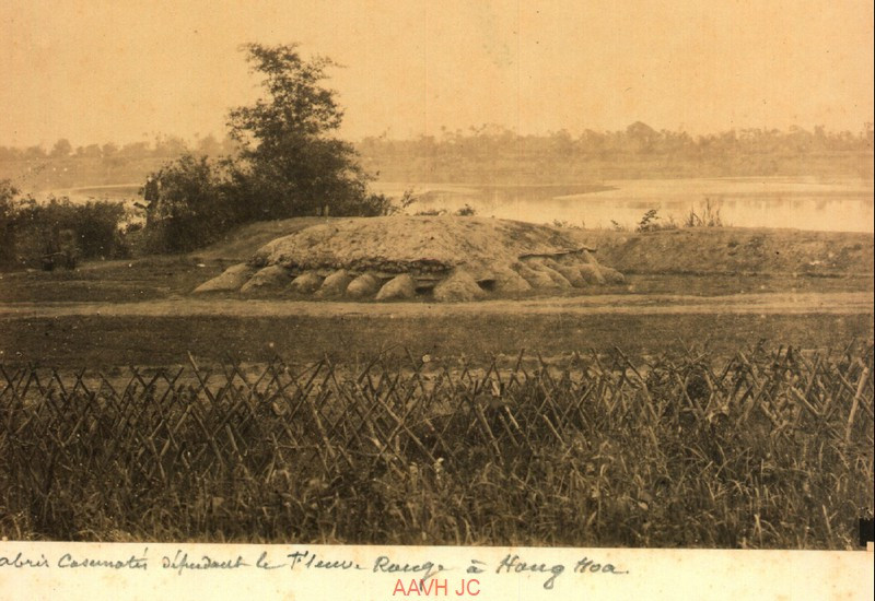 Lô cốt bên bờ sông ở Hưng Hóa.