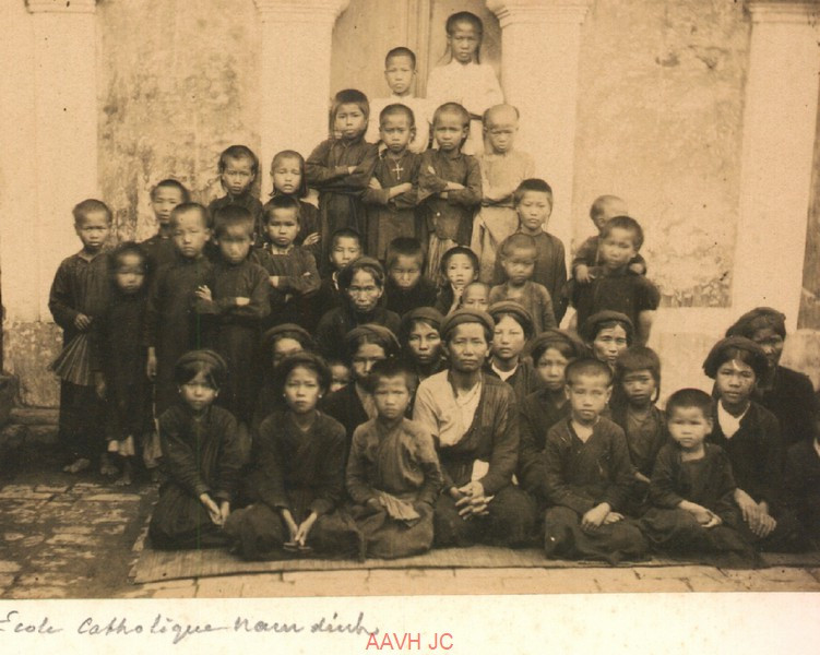 Học sinh tại ngôi trường của con em Công giáo ở Nam Định.