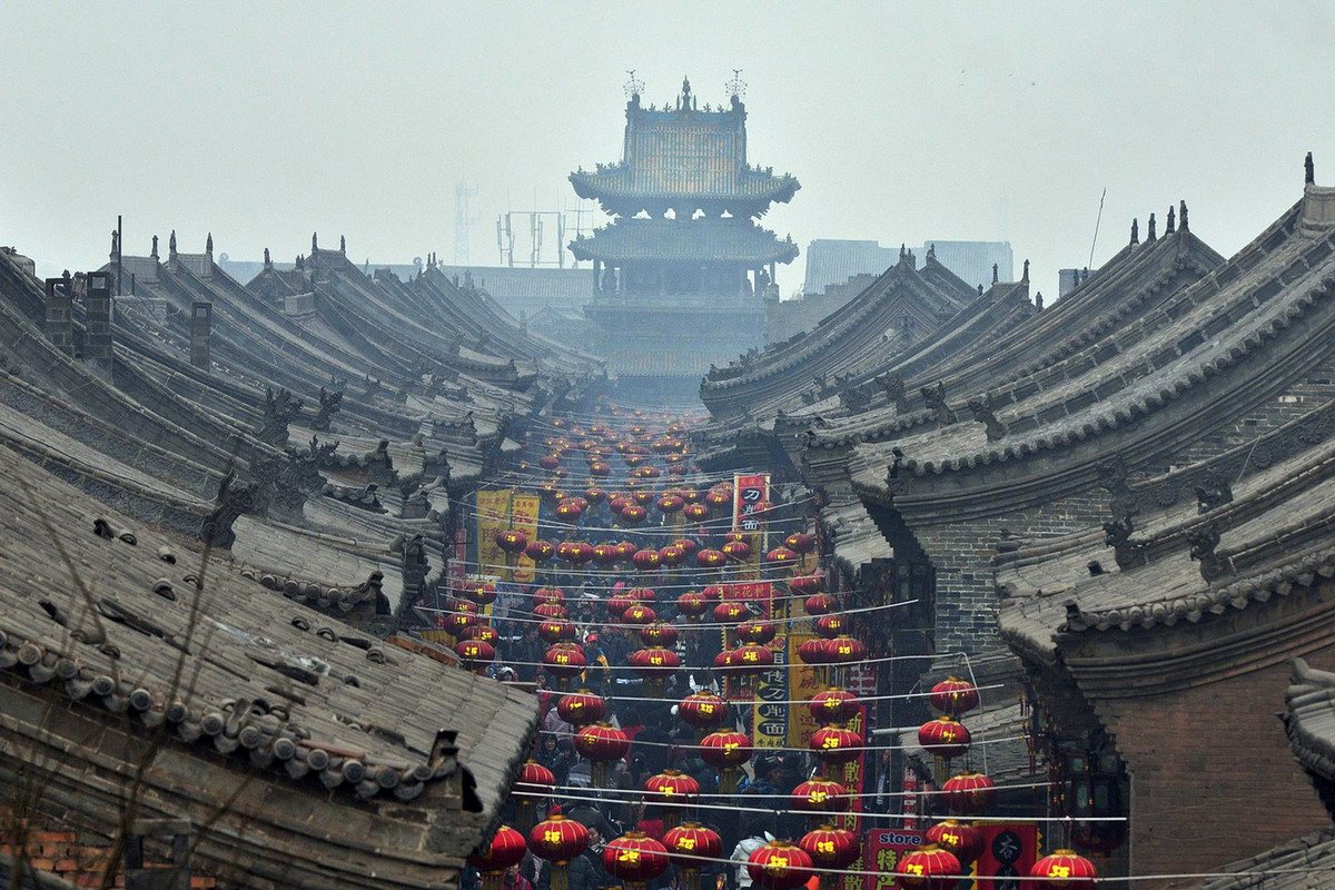 Đường Minh Thanh trong thành là nơi ra đời những ngân hàng đầu tiên của Trung Hoa. Các ngân hàng cổ xưa này dùng chi phiếu thay cho tiền, đã giúp cho các thương gia giao thương mà không phải mang theo những nén bạc nặng nề. Ảnh: The Economist.