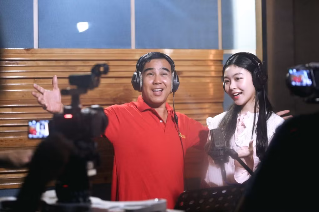 MC Quyen Linh phan ung gi khi con gai “dong MV, lam ca si“?