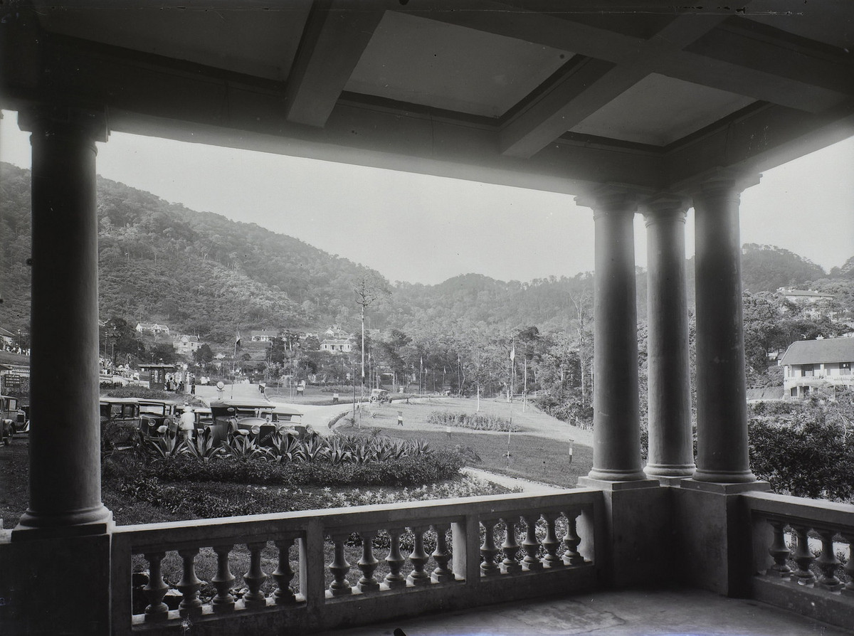 Quang cảnh Tam Đảo nhìn từ hiên của một khách sạn.