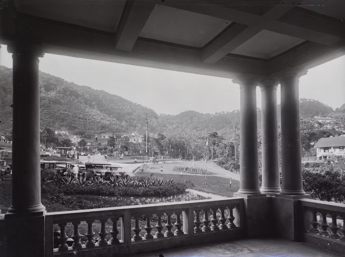 Quang cảnh Tam Đảo nhìn từ hiên của một khách sạn.