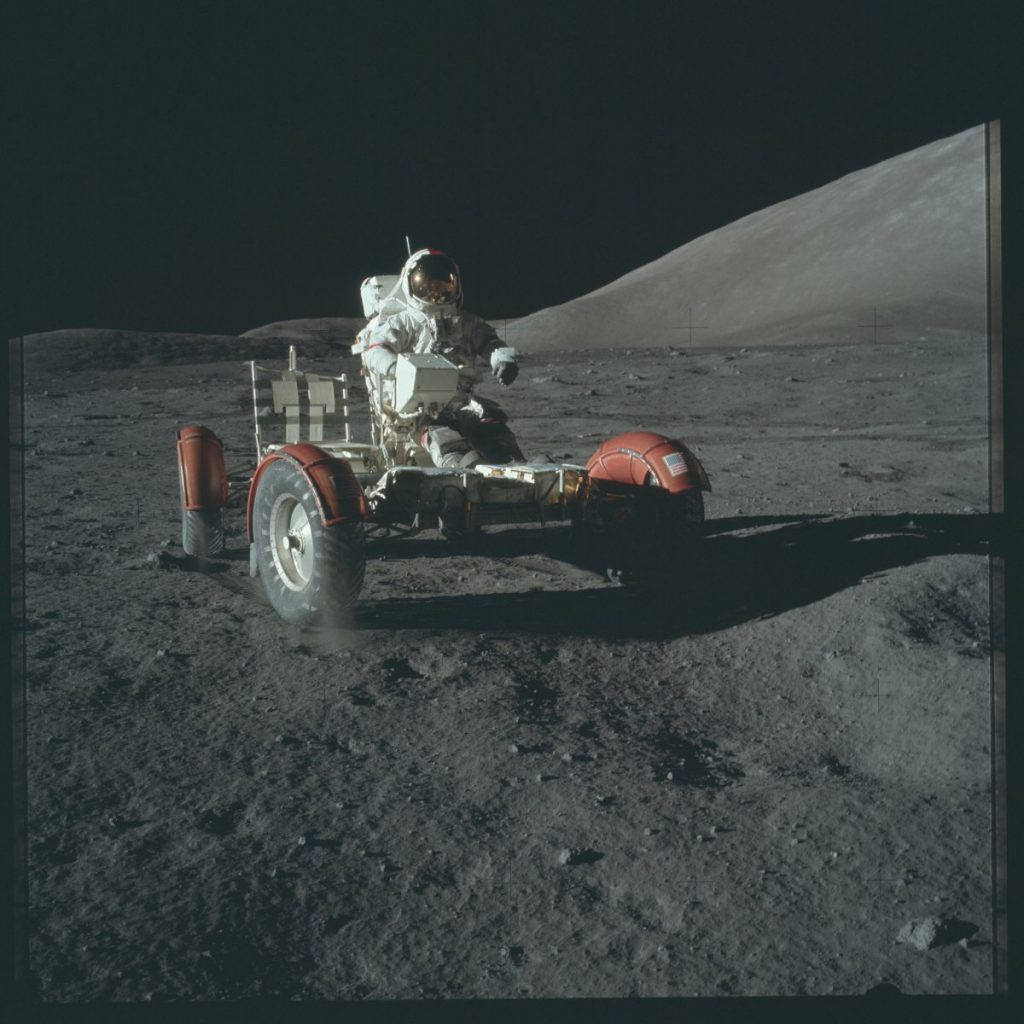 Xe tự hành trên Mặt Trăng của tàu Apollo 17.