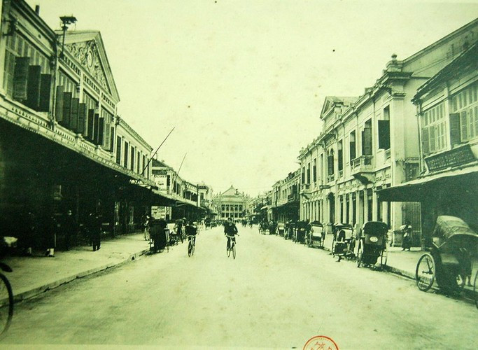 Phố Paul Bert (Tràng Tiền), Hà Nội khoảng năm 1910.