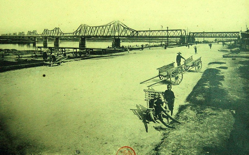 Cầu Paul Doumer (Long Biên) của Hà Nội.