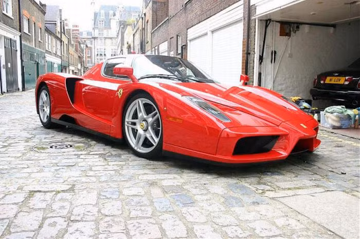 Người anh em của Enzo, chiếc Ferrari 599 GTB có giá lên tới 318 nghìn USD.