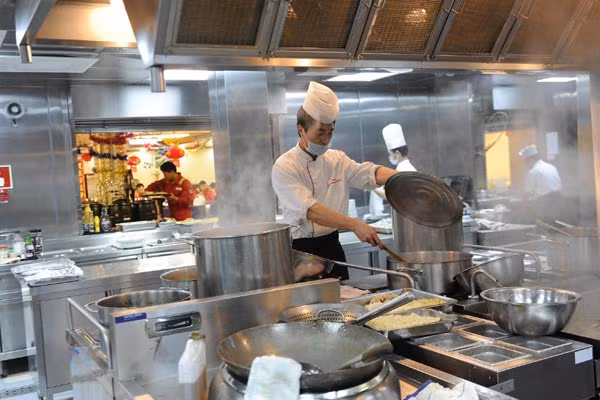 Chế độ dinh dưỡng của người công nhân cũng được hết sức quan tâm và chú trọng.