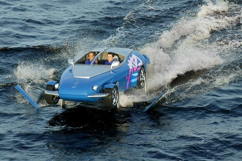Công ty thể thao Rinspeed Splash đã thiết kế dòng xe lội nước đặc biệt năm 2004 đủ tính năng chạy, bơi và lặn. Xe có tốc độ 50 km/h trên mặt nước, 200 km/h trên mặt đất. Ngoài ra xe còn trang bị hệ thống điều áp để chìm sâu dưới mặt nước.