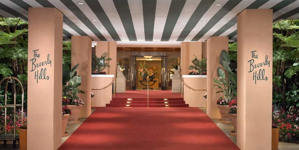 Khách sạn đã từng trải qua tay rất nhiều chủ sở hữu. Gần đây nhất, Quốc vương Brunei đã giành được quyền sở hữu khách sạn này với giá lên tới 54 triệu USD.