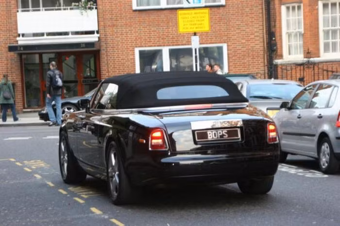 Tổng trị giá bộ sưu tập của Alexander Surin lên tới hơn 6 triệu USD khiến không ít người sửng sốt. Hiện công an đang làm thủ tục kiểm tra xem xét các chi tiết buộc tội Alexander Surin trước khi thanh lý toàn bộ.