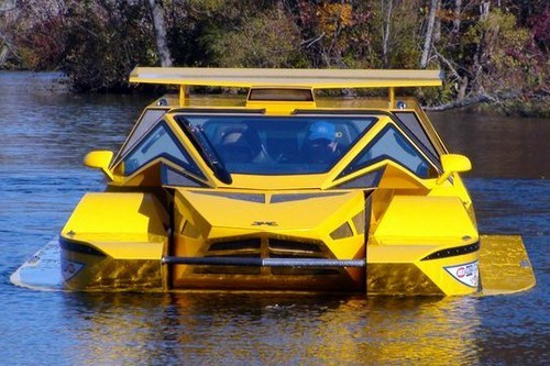 Dobbertin Hydro mang hình dáng đồ sộ và dữ tợn. Xe được chế tạo bằng thép không gỉ, động cơ công suất 762 mã lực và mô men xoắn 5.800 mã lực.