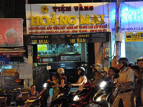Tiệm vàng Hoàng Mai nằm tại quận Bình Thạnh, TP HCM.