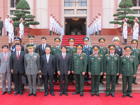 Hai đoàn chụp ảnh chung trước buổi Hội đàm.