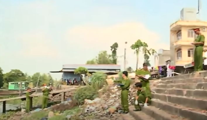 Bên cạnh việc xác minh mối quan hệ của nạn nhân, các cán bộ điều tra đã khoanh vùng nhóm thanh thiếu niên trong diện nghi vấn, ở khu vực lân cận để sàng lọc nhưng vẫn chưa có manh mối. Do hiện trường xảy ra tại khu vực đông dân cư, nhiều các thành phần phức tạp và đối tượng không để lại dấu vết gì nhiều tại hiện trường nên việc truy bắt gặp khá nhiều khó khăn.