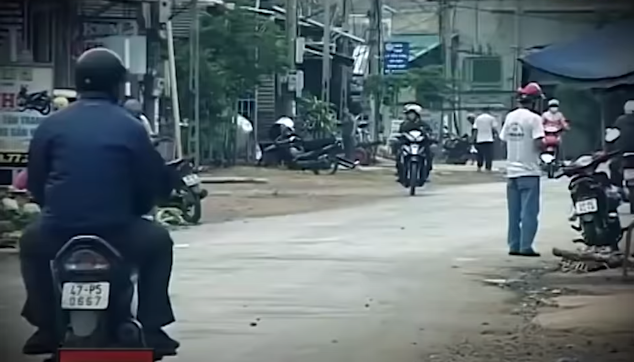 Giữa lúc lực lượng Công an huyện phối hợp với Công an xã Nam Dong triển khai lực lượng xác minh, làm rõ vụ việc thì ở địa phương lại rộ lên những tin đồn rằng, cháu Ánh bị bắt cóc và bị mổ bụng lấy nội tạng để bán ra nước ngoài. Nơi này, nơi khác đều râm ran về tin cháu Ánh mất tích. Nhiều tin đồn còn cho rằng cháu bị bắt bán ra nước ngoài rồi bị đẩy vào những động mại dâm. Tin đồn “tam sao thất bản” khiến cho thông tin bị nhiễu loạn, người dân trong vùng hoang mang lo sợ không dám ra đường vào buổi tối.