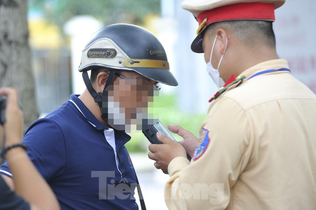 Trước tình hình trên, lực lượng Cảnh sát giao thông Công an thành phố Hà Nội cho biết sẽ “mạnh tay” xử lý các trường hợp vi phạm để ngăn ngừa tai nạn giao thông