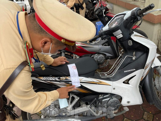 Những phương tiện này đã được lực lượng chức năng niêm phong đưa xe về trụ sở giải quyết.