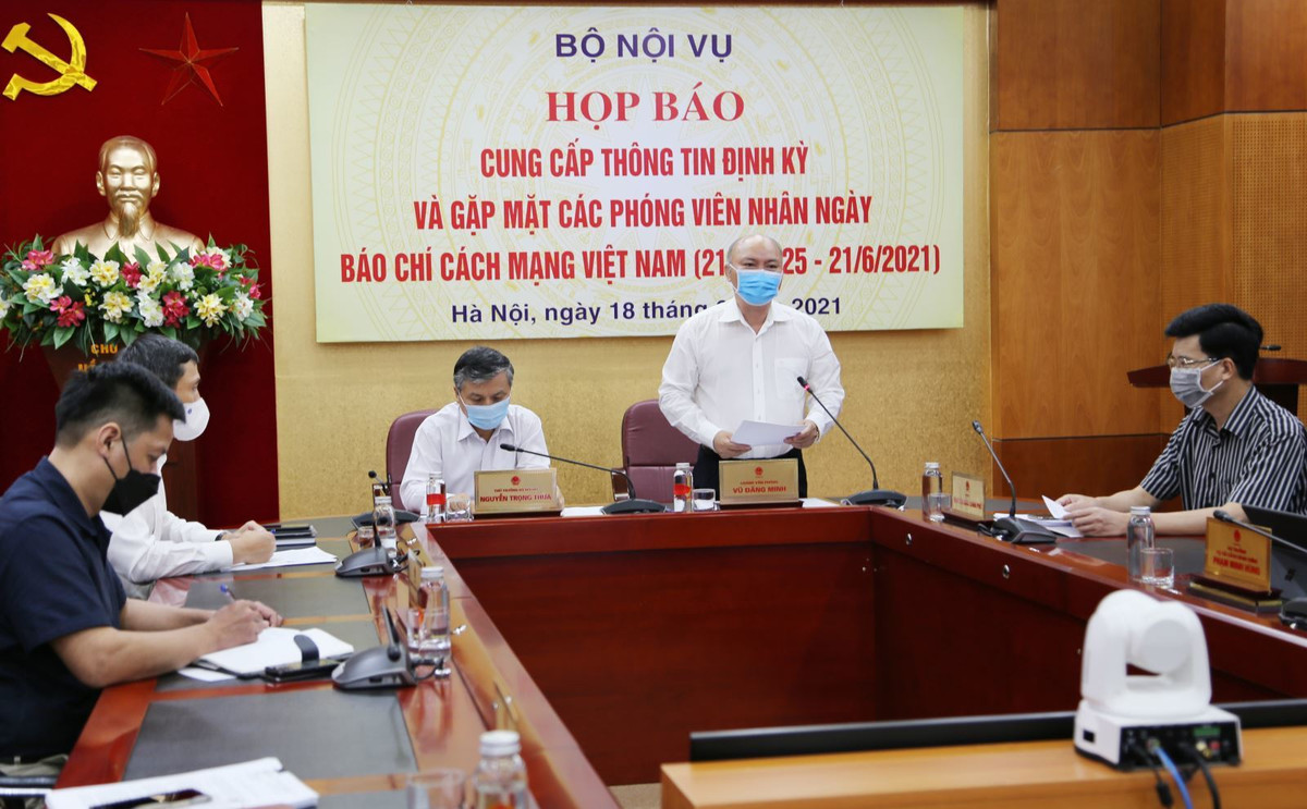 Xe bien trang o Can Tho son chu 'Bo Noi vu' la mao danh