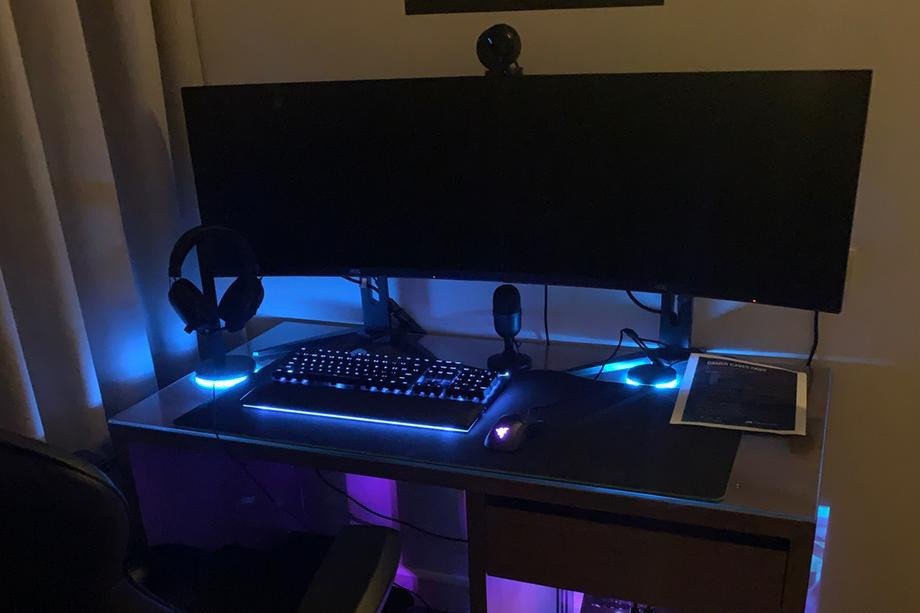 Theo đó, dàn máy tính chất lượng với cấu hình mạnh hàng đầu, 2 màn hình cong cùng các phụ kiện chơi game ấn tượng sẽ giúp du khách nâng cao trải nghiệm của họ. Căn phòng này là lựa chọn hoàn hảo cho những người thích chơi game. Ảnh: The National News.