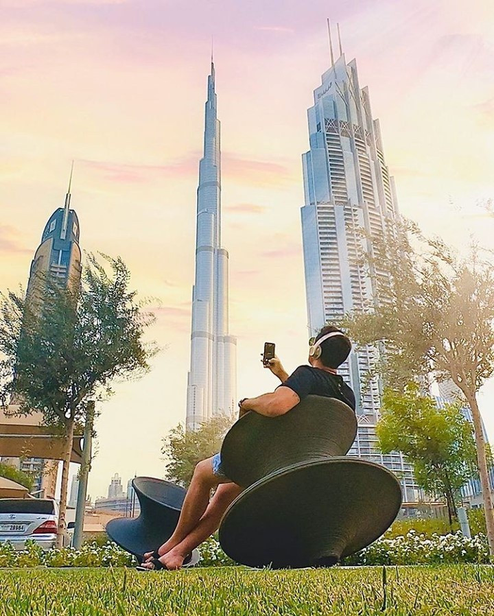 Bạn sẽ được thỏa thích ngắm nhìn vẻ đẹp xa hoa của thành phố Dubai tại bể bơi gần biển. Ảnh: Marika_vialova, Maxtewanderlust.