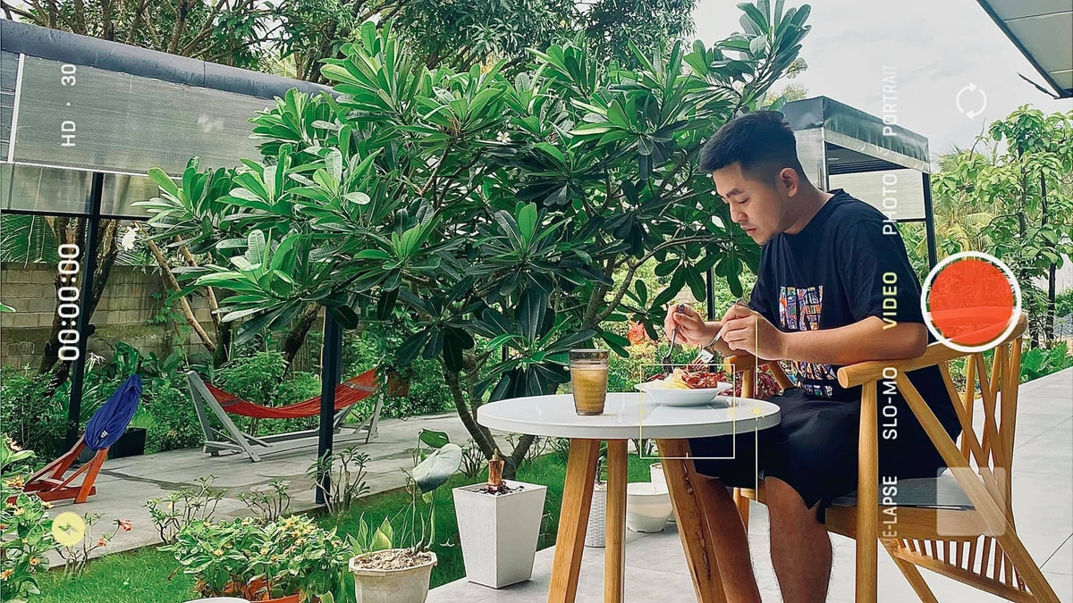 Biệt thự vườn dựng bằng sắt, trong nhà vẫn mát mẻ nhờ cây xanh ảnh 12