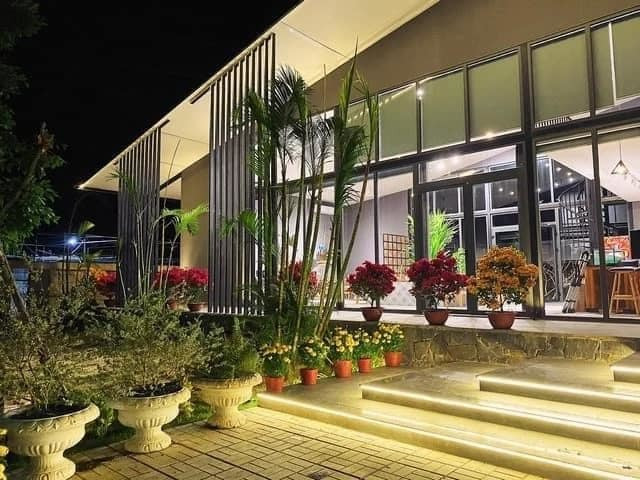 Biệt thự vườn dựng bằng sắt, trong nhà vẫn mát mẻ nhờ cây xanh ảnh 5