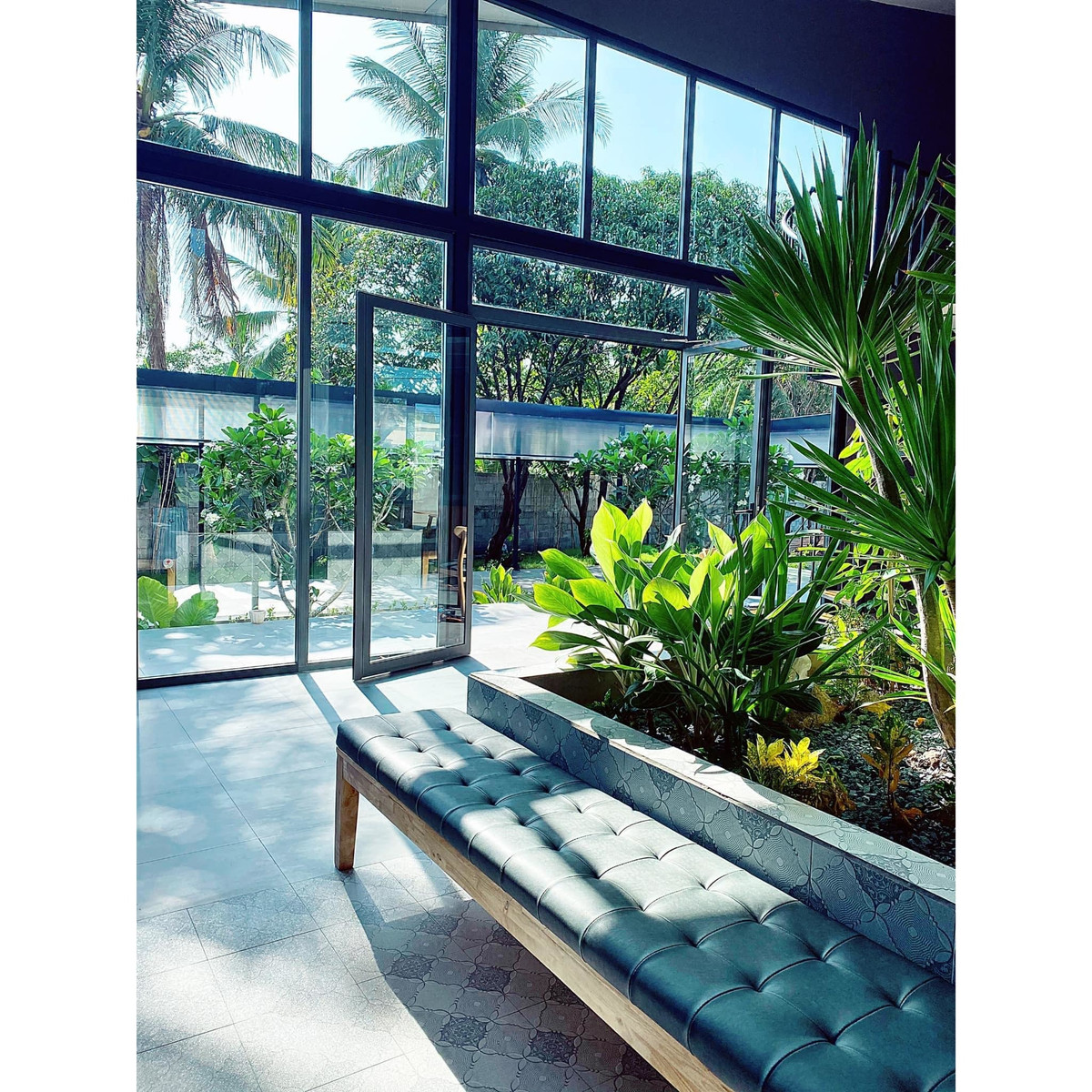 Biệt thự vườn dựng bằng sắt, trong nhà vẫn mát mẻ nhờ cây xanh ảnh 7