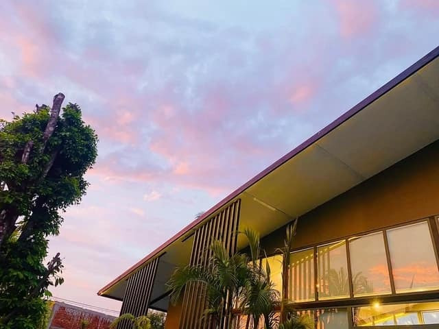 Biệt thự vườn dựng bằng sắt, trong nhà vẫn mát mẻ nhờ cây xanh ảnh 17