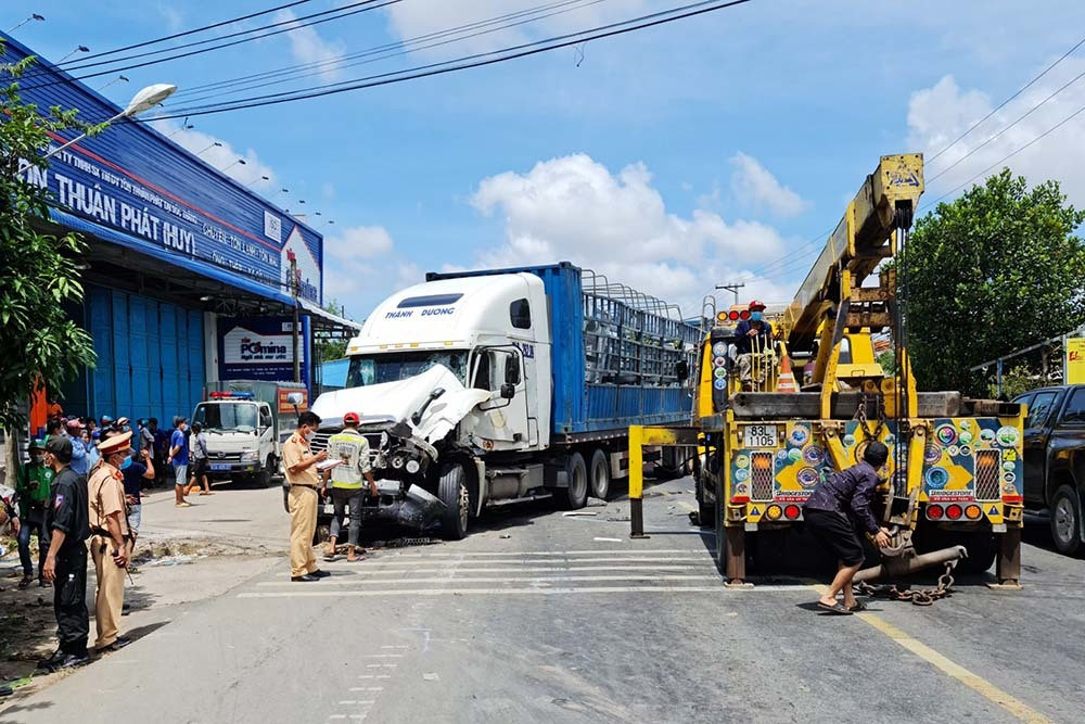 Tam giu tai xe ngao da chong doi canh sat, gay tai nan tren QL1-Hinh-2