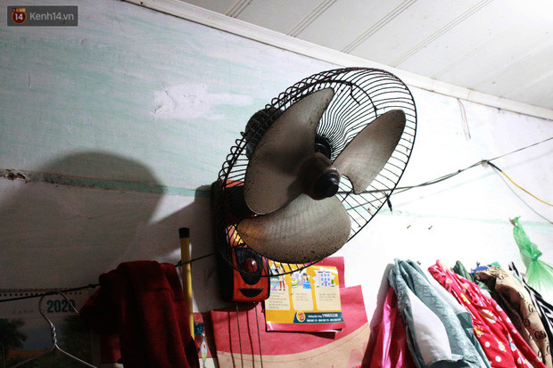 Nong bua vay ca dem o xom chay than Ha Noi: 'Ca can phong cu nhu cai lo nung, moi ngay chi ngu duoc 2-3 tieng'-Hinh-12