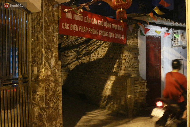 Nong bua vay ca dem o xom chay than Ha Noi: 'Ca can phong cu nhu cai lo nung, moi ngay chi ngu duoc 2-3 tieng'-Hinh-13