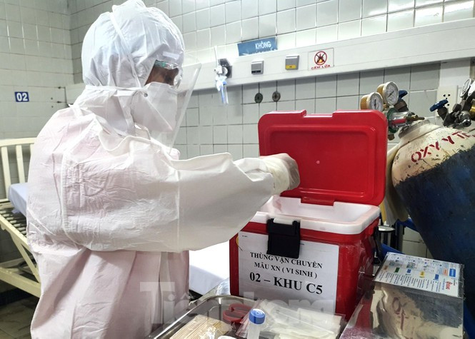 ##s###Do là bệnh viện được phép xét nghiệm khẳng định COVID-19 nên các bác sĩ chỉ mất 4 giờ sau khi nhận mẫu sẽ cho kết quả xét nghiệm.