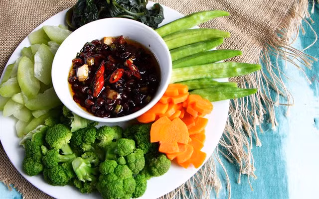 Cach luoc rau khong can nuoc, dam bao giu nguyen 100% dinh duong