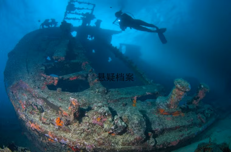 Tuy nhiên bây giờ, đây đã trở thành một điểm thu hút phổ biến, đặc biệt là khách du lịch, họ đến đây lặn để khám phá đống đổ nát này.