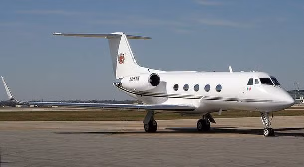 Máy bay phản lực tư nhân Gulfstream II đã gây kinh ngạc với mọi người khi được bán với giá 4,9 triệu USD trên eBay.