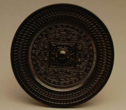 Người dân Trung Quốc đã lưu truyền câu nói về giá trị của kim loại này: "Con vàng, mẹ bạc, bố đồng đen".