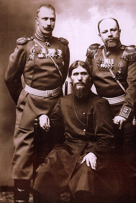 Một nhóm thành viên hoàng tộc Nga đã lên kế hoạch thủ tiêu Rasputin.