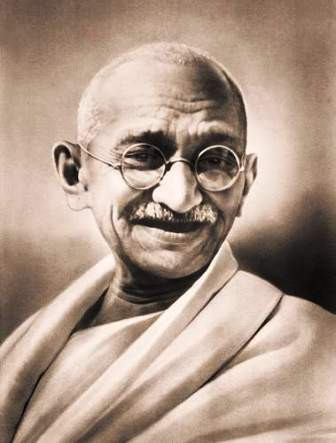 Cách tốt nhất để tìm thấy chính mình là hy sinh mình vì lợi ích của người khác.